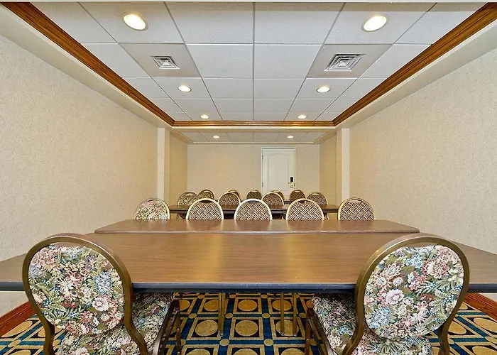 By Ihg Hotel 3*
