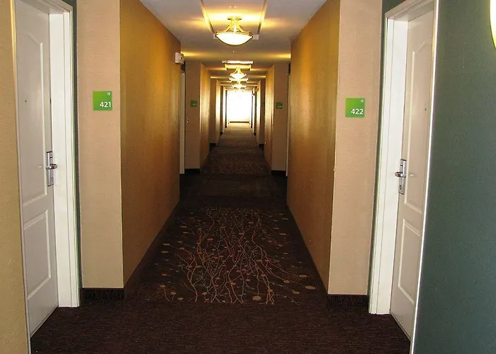 Hotel By Ihg 3*